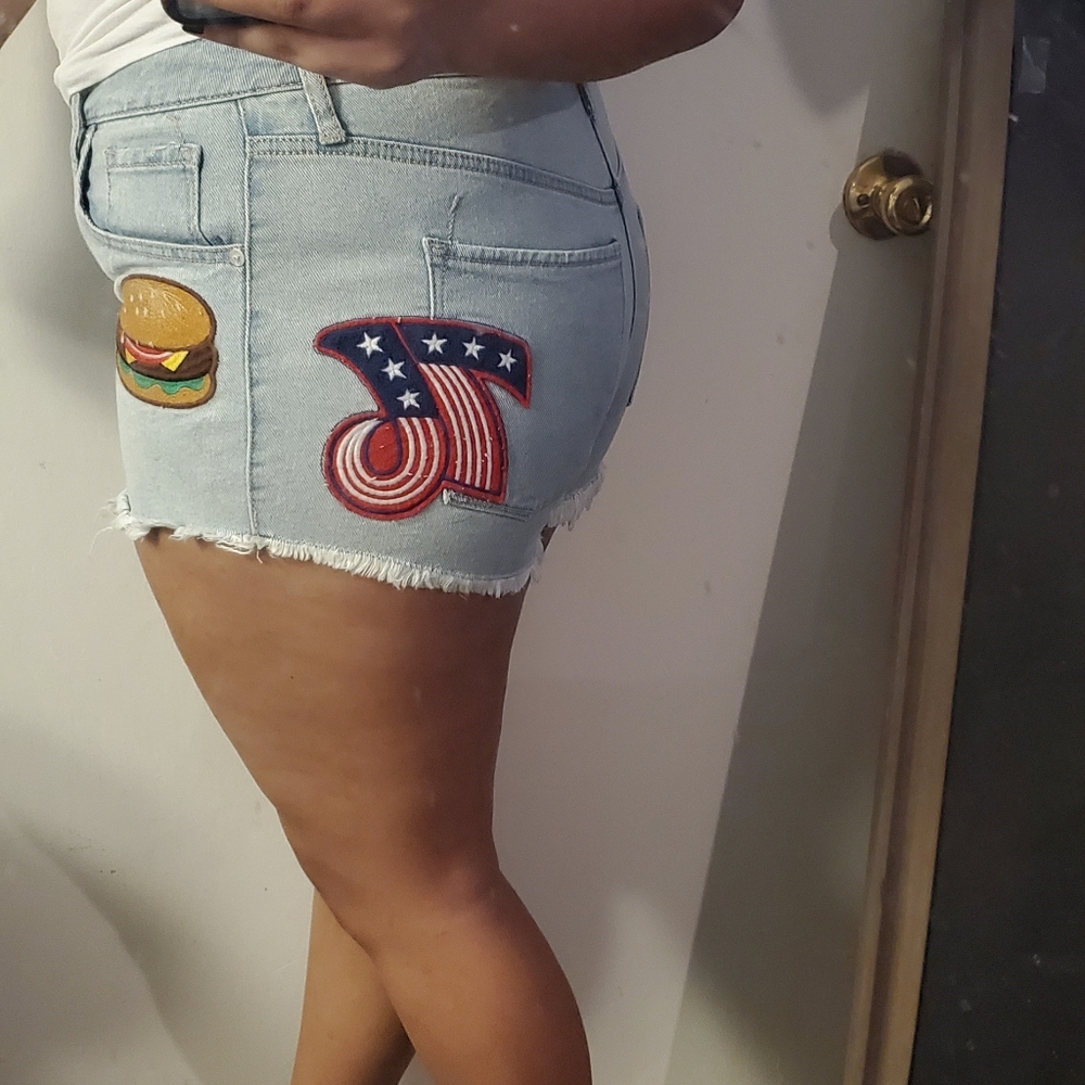 Shorts - Picture 2 of 3